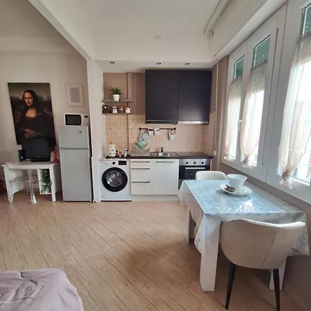 Le Petit Maison