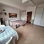 Le Petit Maison *