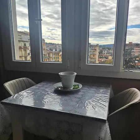 Le Petit Maison *